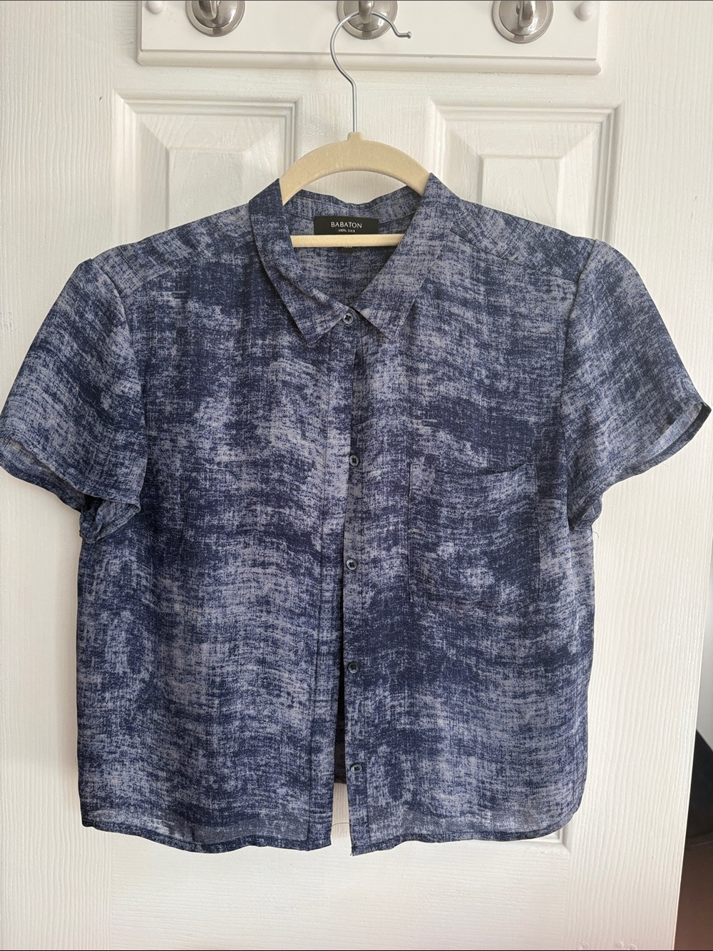 Babaton 100% Silk Navy and White Short-Sleeve Button-Down Top